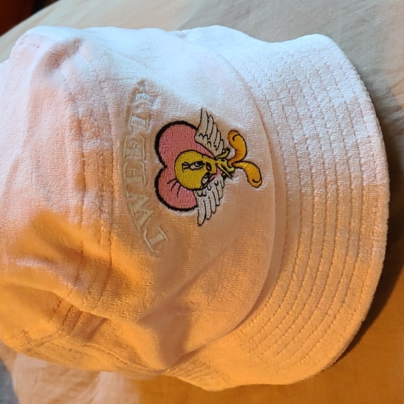 dolls kill x looney tunes Accessories - NWT Dolls Kill Tweety Velour Bucket Hat